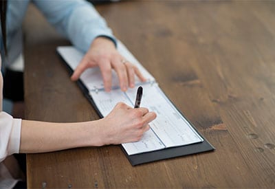 There are many benefits of invoice factoring.