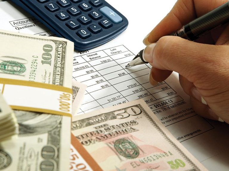 How invoice factoring works.